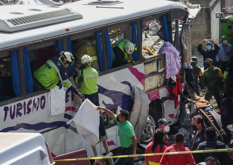 Autobus se zabio u kuću, najmanje 19 poginulih