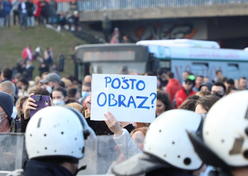 Poslije prosvjeda u Srbiji povučen sporni zakon o eksproprijaciji