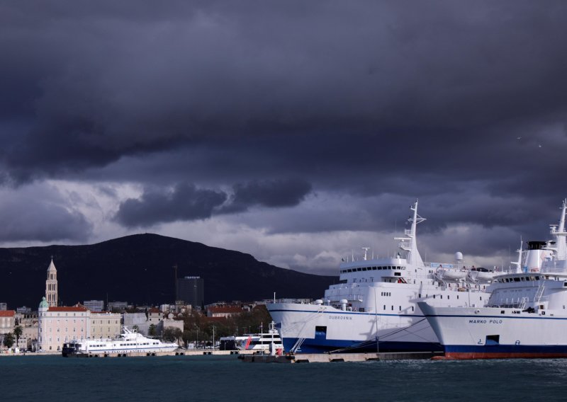 Zbog olujnog vjetra u prekidu neke trajektne i katamaranske linije