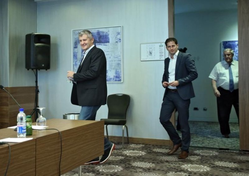 Davor Šuker iz ruku novinara istrgnuo mobitel