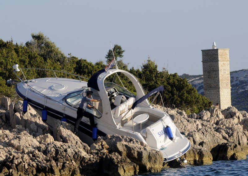 Nasukao se taxi boat, ozlijeđene helikopterom vozili u bolnicu