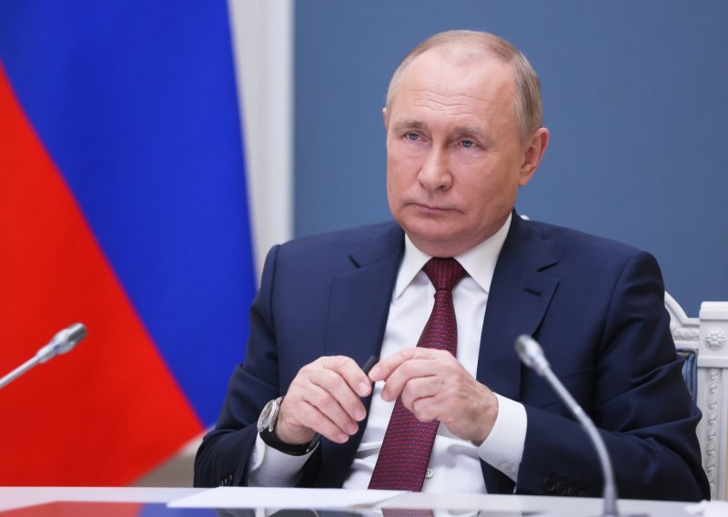 Putin prijeti da će djelovati ako NATO prijeđe crvene linije prema Ukrajini