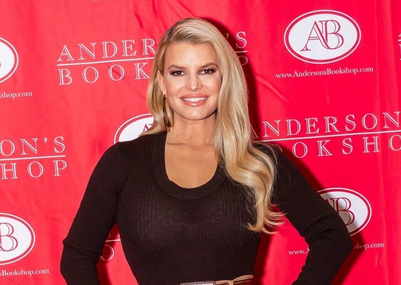 Kakva transformacija: Jessica Simpson objavila fotografiju i pokazala nikad vitkiju figuru