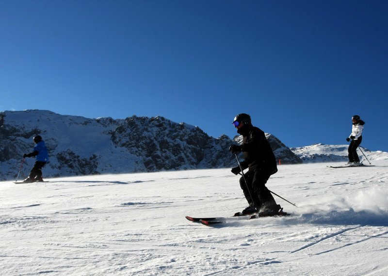 Skijaši, započela je sezona u okolici Sarajeva; otvorene su staze na Bjelašnici i Jahorini