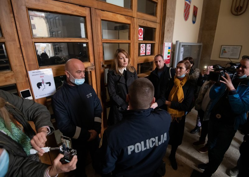 [FOTO] Kaos ispred zadarske Gradske vijećnice: Nastala vriska i galama, stigao policajac, vijećnik se bojao za svoj život...