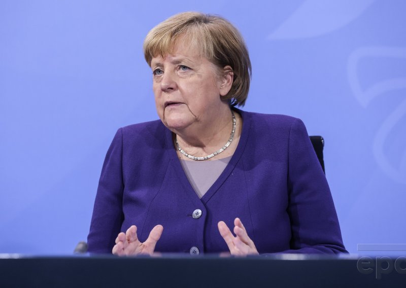 Angela Merkel održala oproštajni govor uz tradicionalni mimohod njemačke vojske
