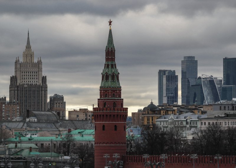 Rusiji se zbog Ukrajine sve češće prijeti 'majkom svih sankcija'. Koliko bi Moskvu pogodilo izbacivanje iz SWIFT-a i mogu li to nametnuti SAD i Velika Britanija