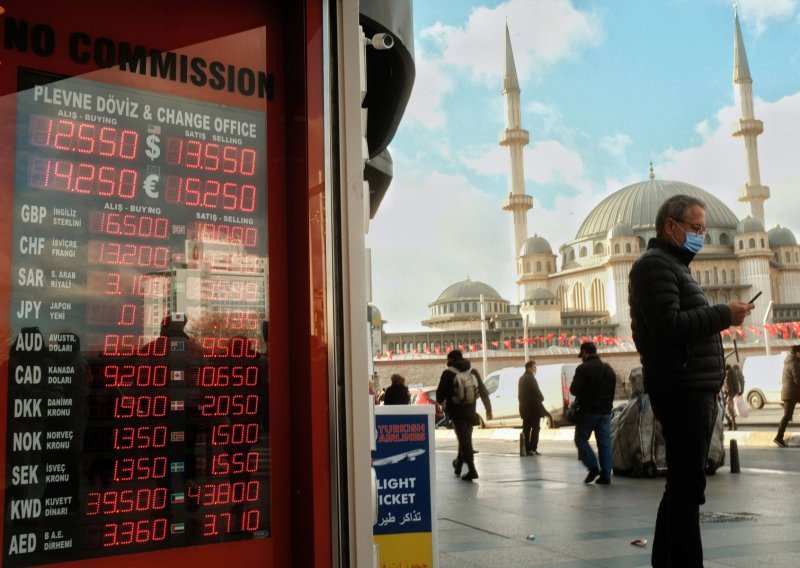 Turska u nikad težoj krizi, vrijednost lire je potonula, dere 'turboinflacija', a Erdogan je i dalje tvrdoglav. Dolari postali najtraženija roba