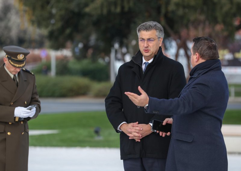 Plenković: Milanović zamajava hrvatsku javnost izjavom o cijeni Rafalea. Kao vrhovni zapovjednik moraš malo paziti, čitati papire