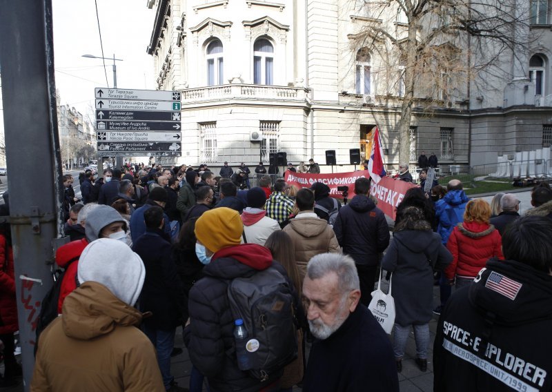 Aktiviste i novinare se zastrašuje uoči prosvjeda u Srbiji