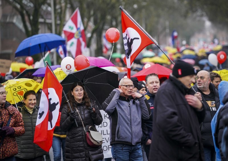 Tisuće Nizozemaca prosvjedovale protiv korona mjera