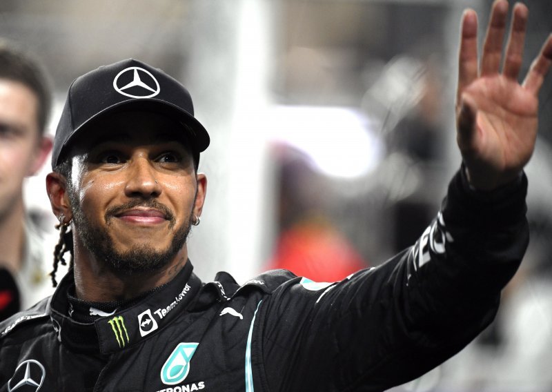 Lewis Hamilton napravio još jedan korak u pokušaju lova na vodećeg Verstappena; vodstvo Formule 1 kaznilo Britanca i njegovu momčad