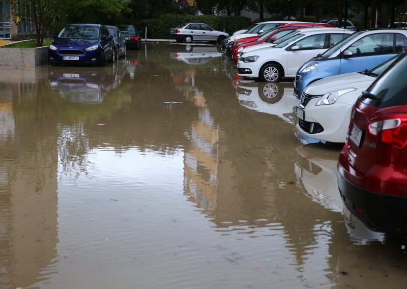 [FOTO/VIDEO] Nevrijeme potopilo Split, gradske ulice pretvorene u potoke