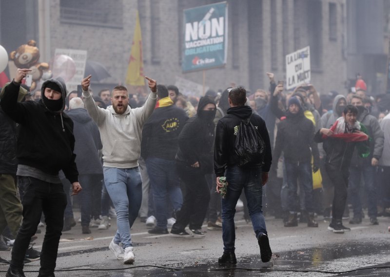 [FOTO] Tisuće stanovnika Bruxellesa na ulicama prosvjedovalo protiv korona mjera
