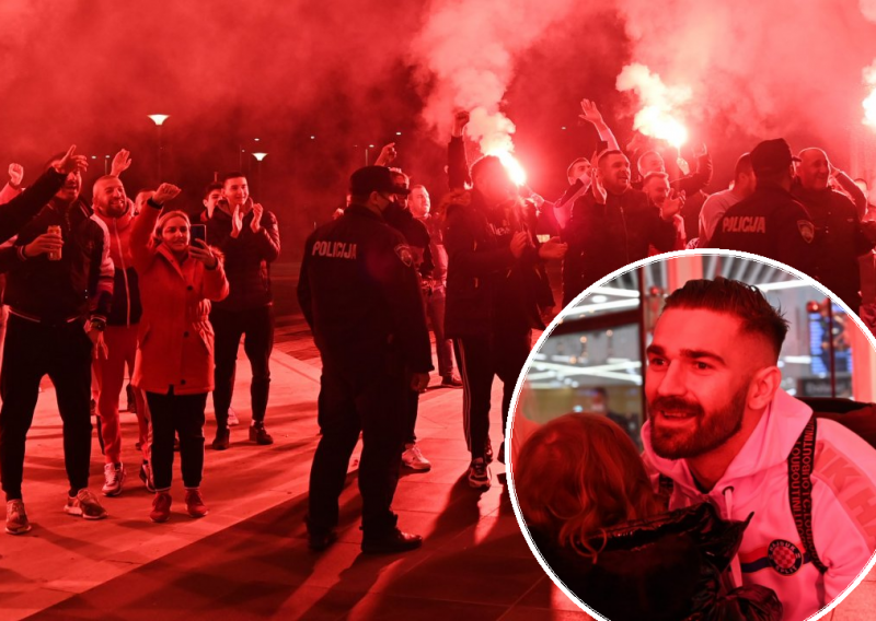 [FOTO] Doček s bakljama i pjesmom za Hajdukove nogometaše; oglasio se i najveći junak derbija Marko Livaja