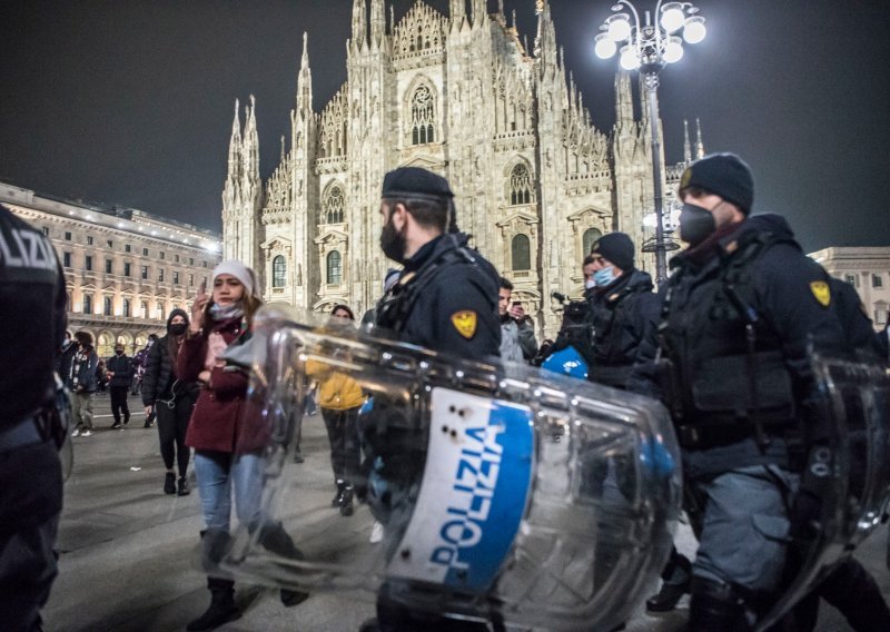 Italija od jutros pod još strožim mjerama: Covid potvrde i za javni prijevoz, necijepljeni ne mogu u kina, kazališta, na stadione...