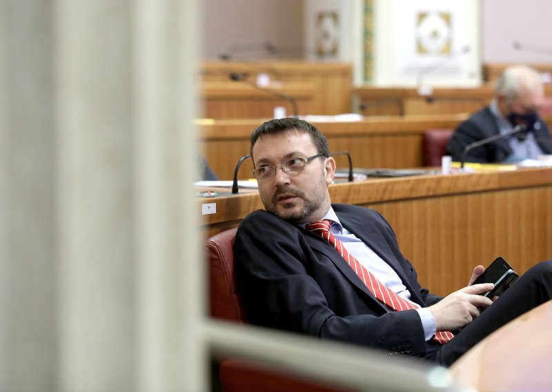 SDP-ovac Bauk tražio da se smanji novac za Pantovčak, HDZ ga odbio: Ispada da sam sada ja 'za dom', a vi za Zokija