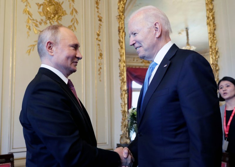 Biden poručio Putinu da ga čekaju sankcije ako napadne Ukrajinu. Rusija će biti isključena iz sustava plaćanja SWIFT?