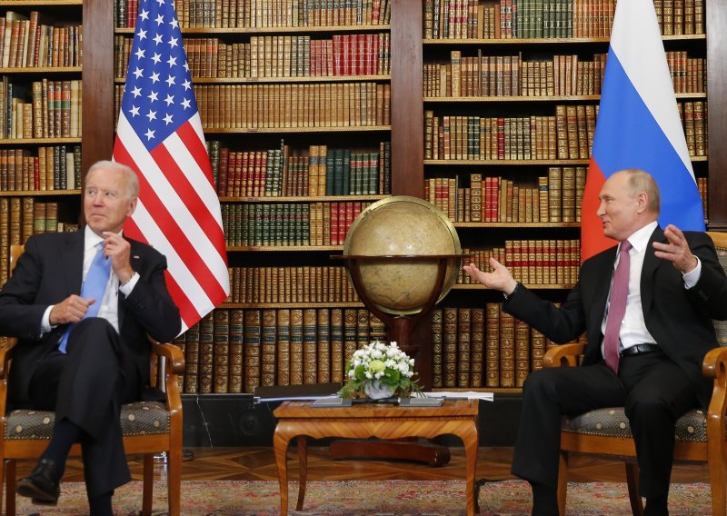 Putin zatražio jamstva od Bidena da se NATO neće širiti na istok
