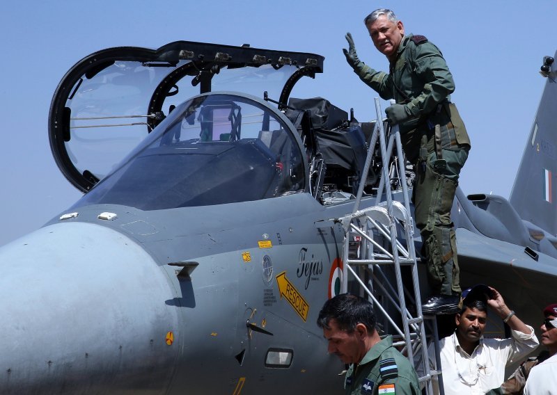 Indija potvrdila pogibiju zapovjednika indijskih oružanih snaga u padu helikoptera