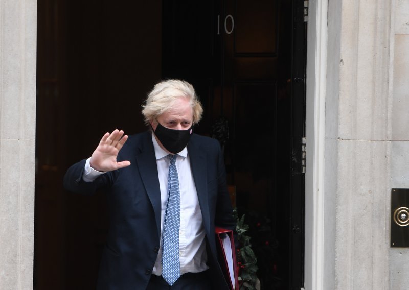 [VIDEO] Osoblje britanskog premijera zabavljalo se na domjenku za vrijeme lockdowna, Johnson se ispričao: 'Uvjeravali su me nekoliko puta da nije bilo zabave!'