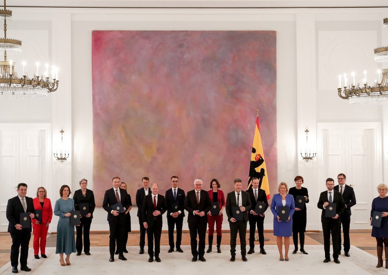 [FOTO] Prisegnula nova njemačka Vlada, evo tko će sjediti u foteljama ministara