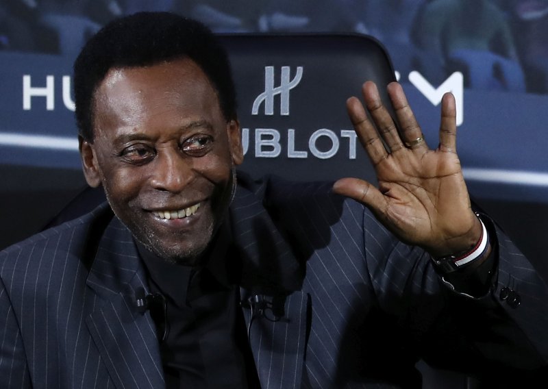 Legendarni Brazilac Pele, jedini igrač koji je tri puta bio nogometni svjetski prvak, opet je hospitaliziran