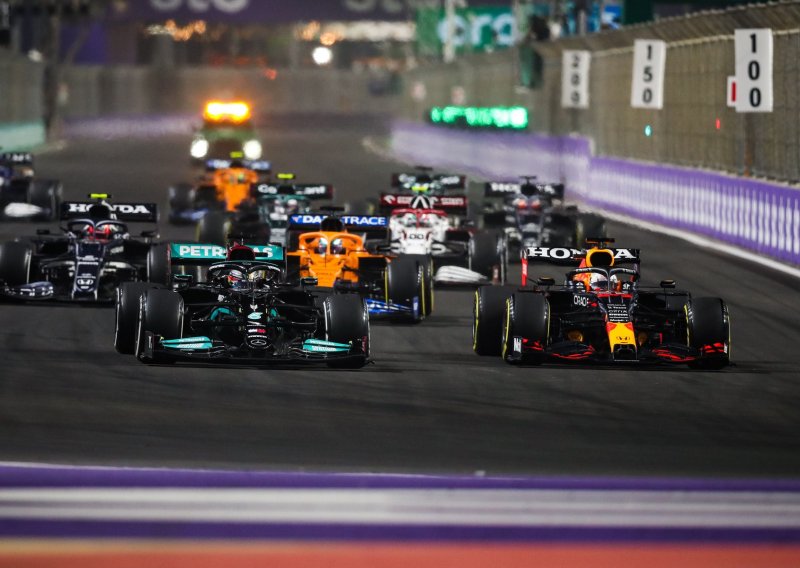 Uoči utrke odluke Lewis Hamilton i Max Verstappen dobili isto upozorenje; mogli bi izgubiti baš sve, a toga je bilo i u prošlosti Formule 1