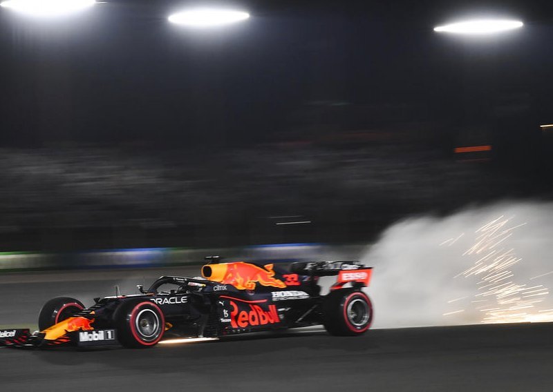 'Nabrijani' Max Verstappen najbrži na prvom treningu uoči odlučujuće utrke u kojoj će se odlučivati o tituli svjetskog prvaka Formule 1