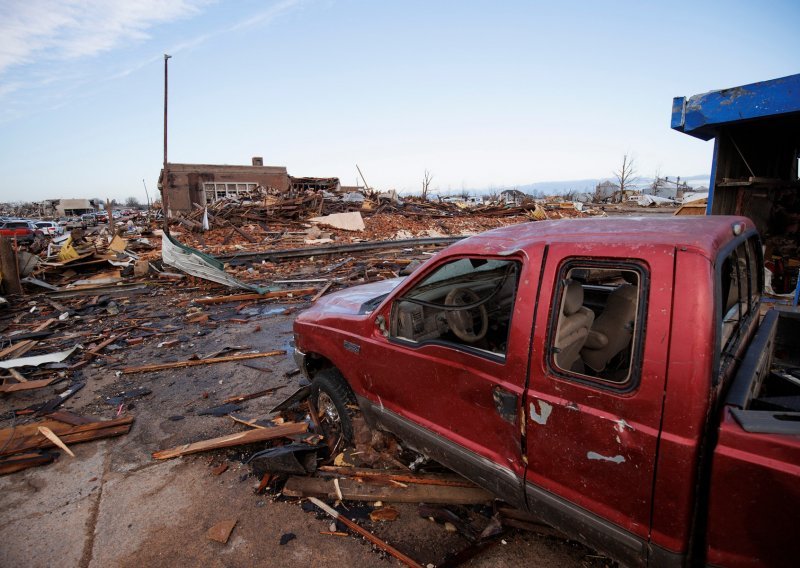 Strahoviti tornado pogodio Ameriku: Najmanje 50 mrtvih, strahuje se da bi žrtava moglo biti još