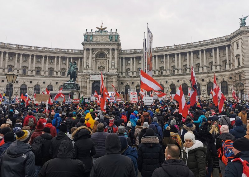[FOTO] U Austriji veliki prosvjedi protiv obveznog cijepljenja, na ulicama Beča gotovo 50.000 ljudi