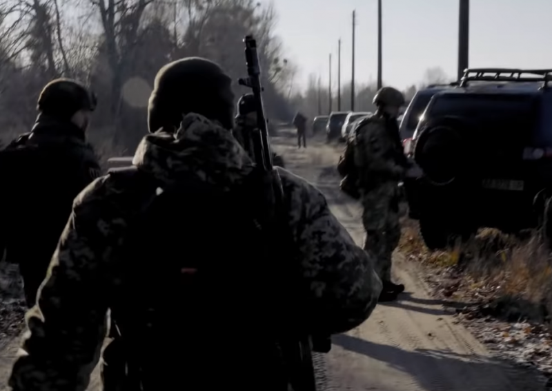 [VIDEO] Pogledajte kako se ukrajinska teritorijalna obrana sprema za rusku invaziju: 'Imam kuću, posao, troje djece, ovdje su mi sin i muž'
