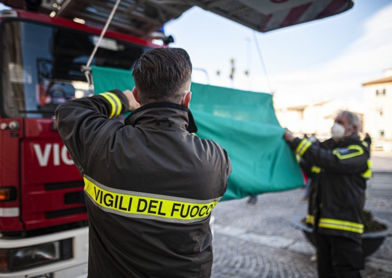 Urušila se zgrada na Siciliji, traje potraga za 12 nestalih