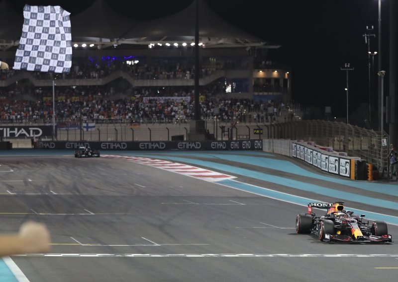 [FOTO] Može li se dogoditi čudo, pa da FIA prihvati Mercedesov prigovor i odgodi Verstappenovu proslavu prvaka?