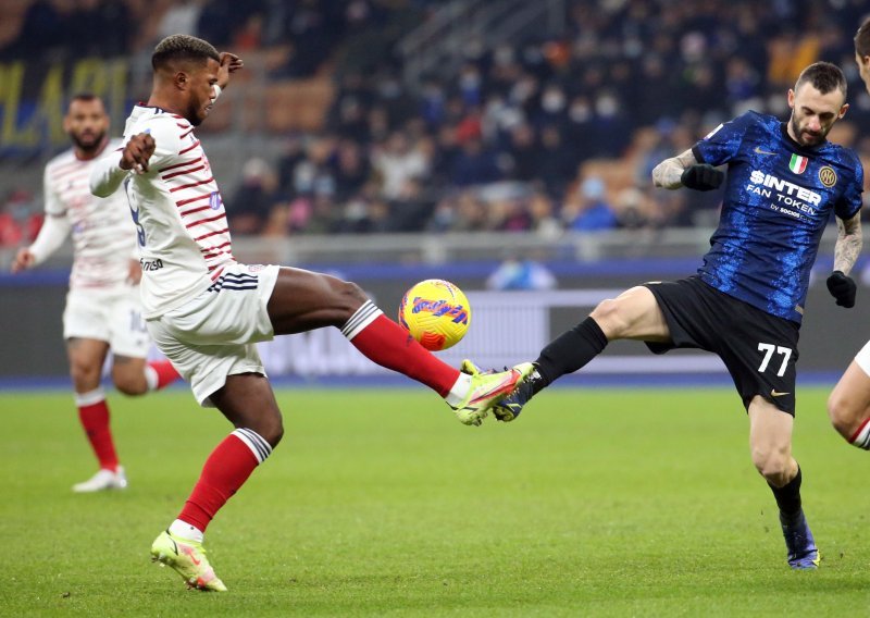 Milanski Inter uvjerljivom pobjedom nad Cagliarijem preuzeo vrh tablice i potvrdio da je spreman za obranu naslova