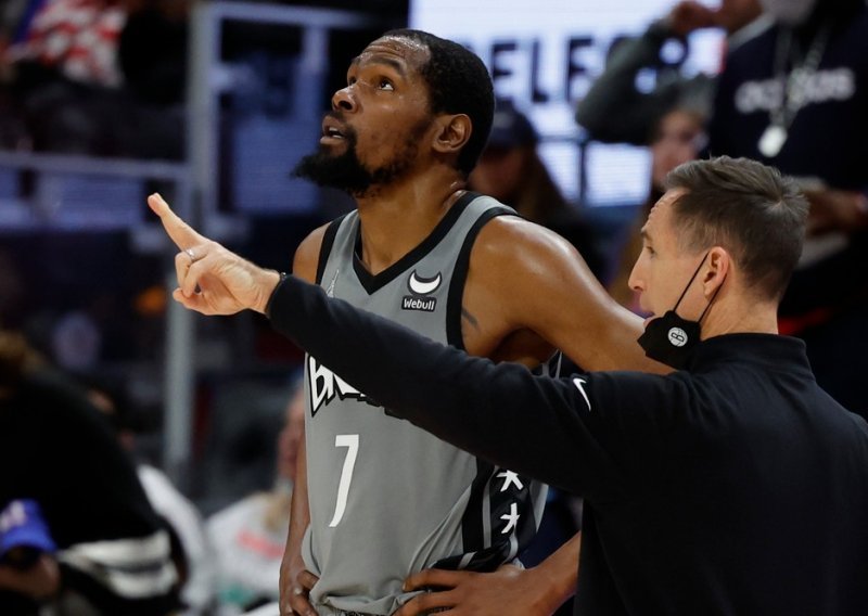 Kevin Durant ubacio 51 koš i postavio novi rekord dvorane, a trener Nash svojom izjavom nakon utakmice sve je rekao: On je nevjerojatan!