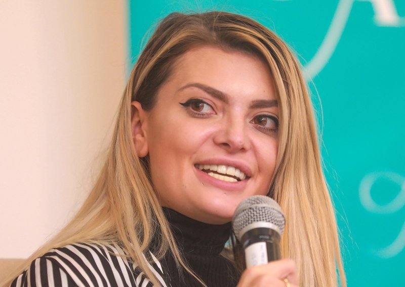 Ella Dvornik ponovo o kilogramima: U videu pokazala transformaciju u 4 mjeseca vježbanja