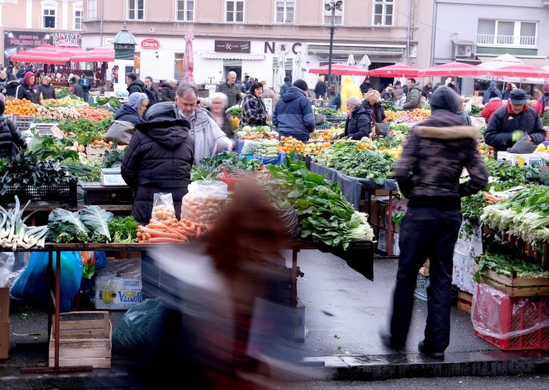 Cijene svih prehrambenih proizvoda otišle u nebo, a poslije Nove godine čeka nas novi val poskupljenja; 'Neki proizvođači love u mutnom'