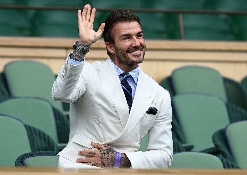 U tajnosti održano vjenčanje u obitelji Beckham; David je preuzeo ulogu vjenčanog kuma, dok je djeveruša bila Harper