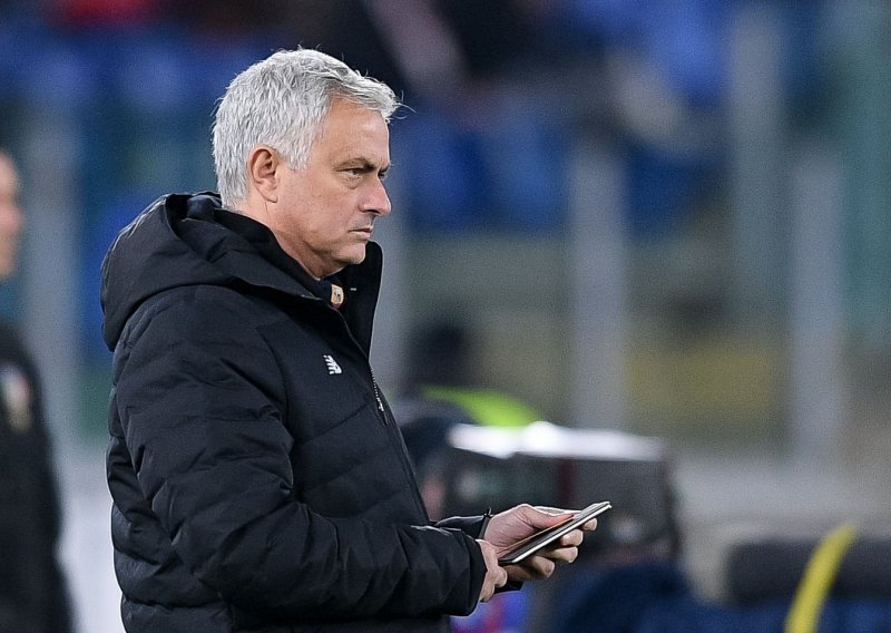 Kada je saznao priču o navijaču koji je kolabirao na tribinama Jose Mourinho ga je odlučio darivati, a dar je pomalo neobičan