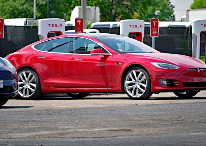 Tesla blokira videoigre u automobilima tijekom vožnje: Nema igranja u pokretu
