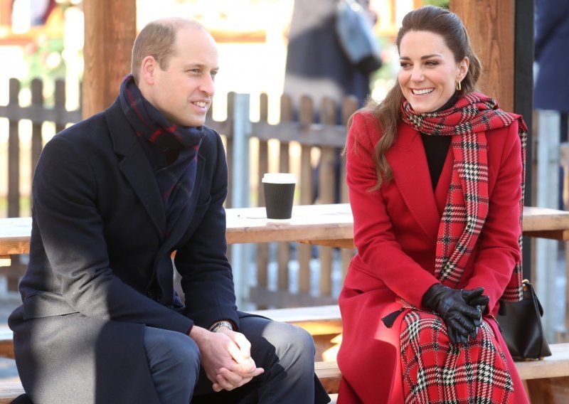 Blagdani s Windsorima: Kako britanska kraljevska obitelj slavi Božić