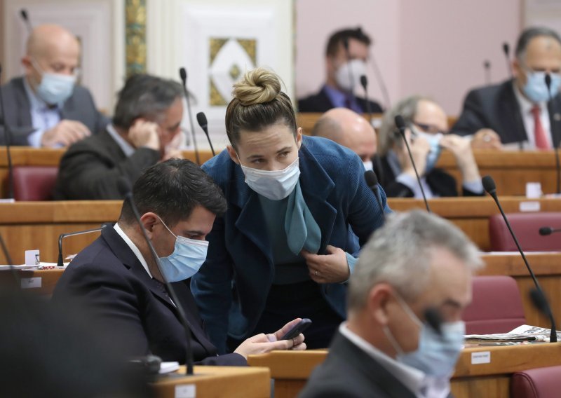 [VIDEO] Grmoja zaboravio isključiti mikrofon, snimljeno što je rekao Selak Raspudić: Ovo smo jako loše napravili, okrenuli smo sve protiv sebe