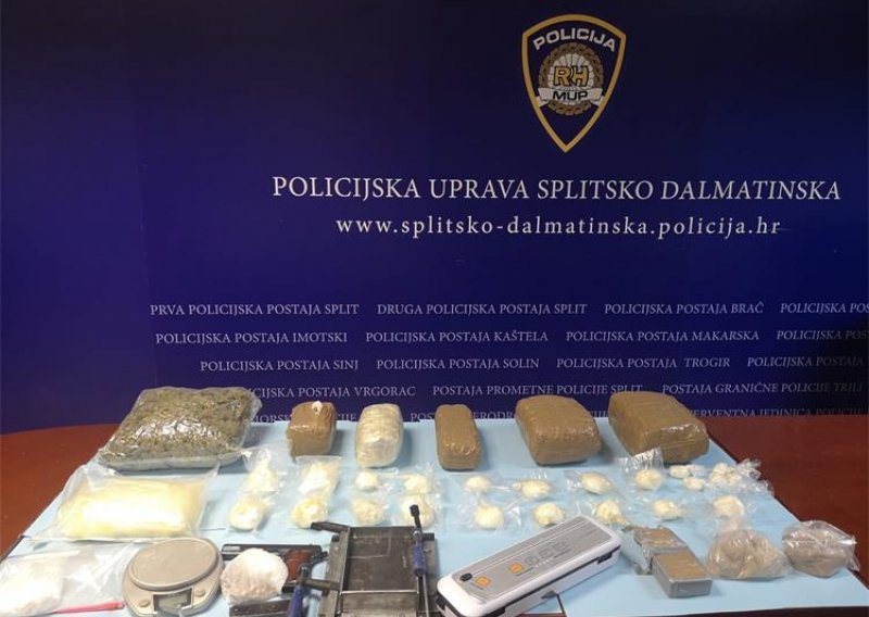 U kući kod Trogira otkrivena gomila droge: muškarac pao s pola kilograma heroina, skoro tri kilograma amfetamina i gotovo pet kilograma marihuane