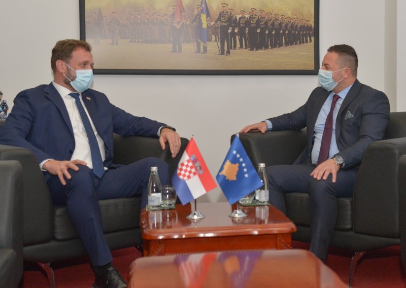 [FOTO] Banožić: Hrvatska podupire proces transformacije snaga sigurnosti Kosova u oružane snage