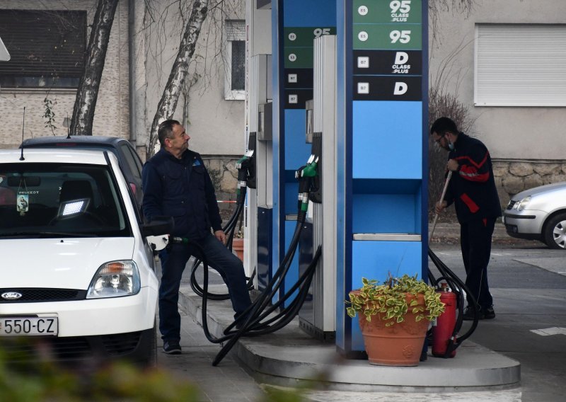 Ovo predviđanje neće se svidjeti vlasnicima automobila, ako se ostvari, čeka ih snažan udar na novčanik u 2022.