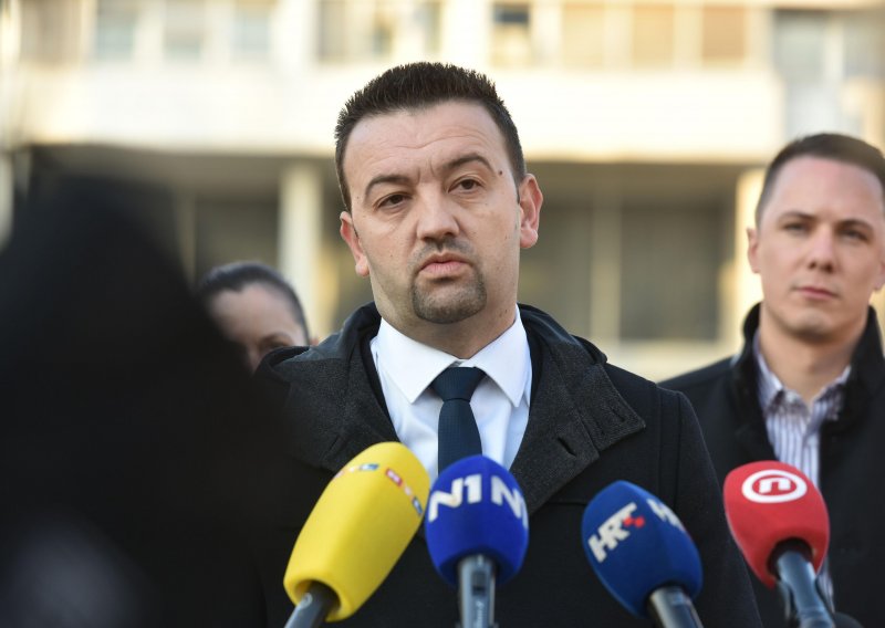Suverenisti osuđuju Pupovca i Plenkovića u vezi tzv. Dana Republike Srpske