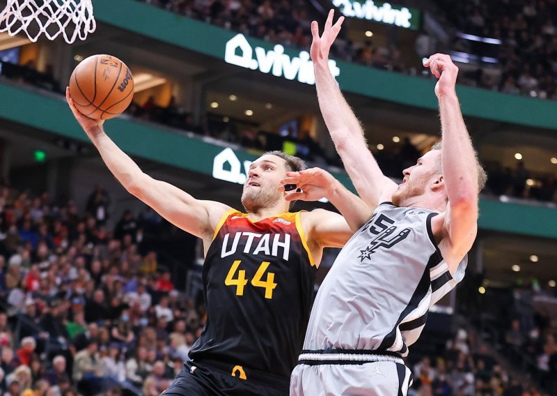 San Antonio Spursi prekinuli pobjednički niz Utah Jazza; Bojan Bogdanović zabio 16 koševa, no to nije bilo dovoljno