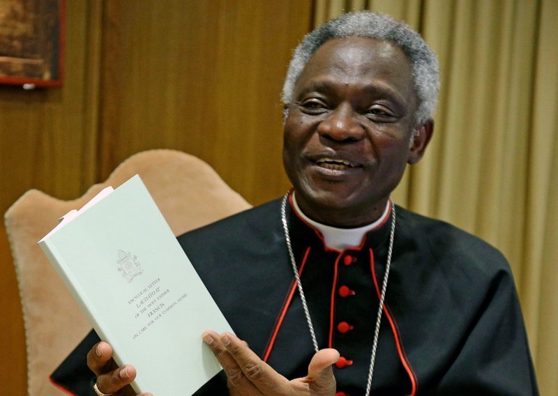 Najviši afrički kardinal i mogući nasljednik pape Franje neočekivano podnio ostavku