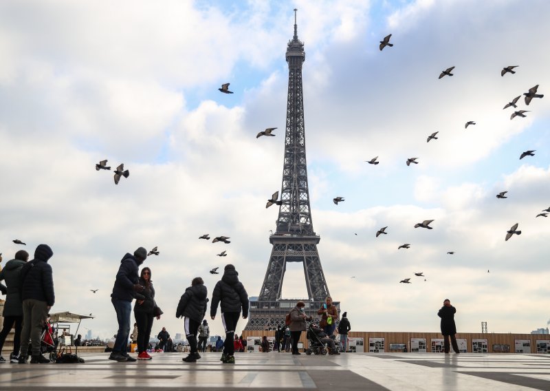 Pariz zbog covida-19 otkazao novogodišnje proslave